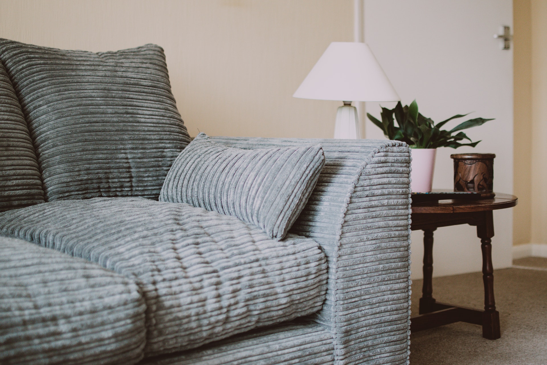 Couch selber polstern: Tipps + Anleitung für Anfänger 